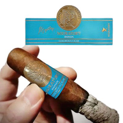 Купить Luxury 3D Effect Cigar Label with Pantone Color and UV Printing for Premium Cigar Bands online manufacture